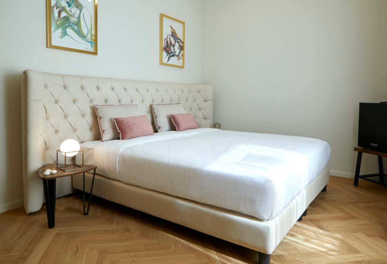 Casa Vittoria Napoli - Santa Lucia Bed & Breakfast Exterior photo